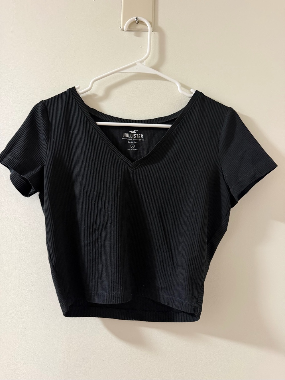 Hollister Baby Tee Women Medium Black Excellent Ribbed V-Neck Crop Top